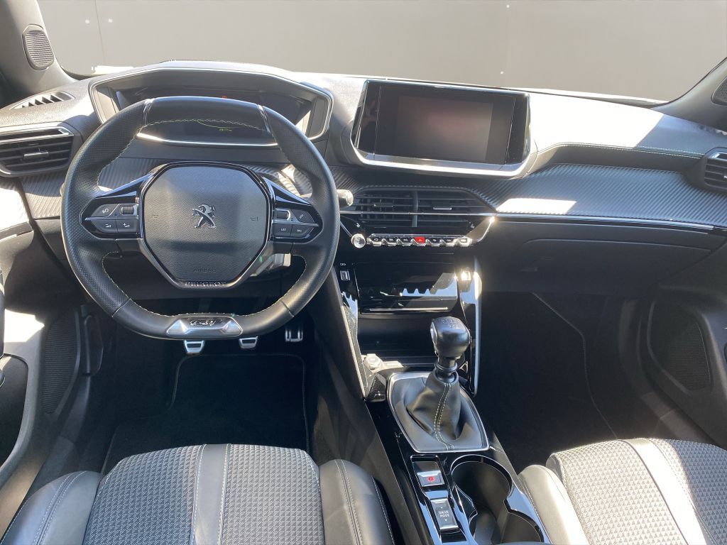 Fahrzeugabbildung Peugeot 2008 PureTech 130 GT