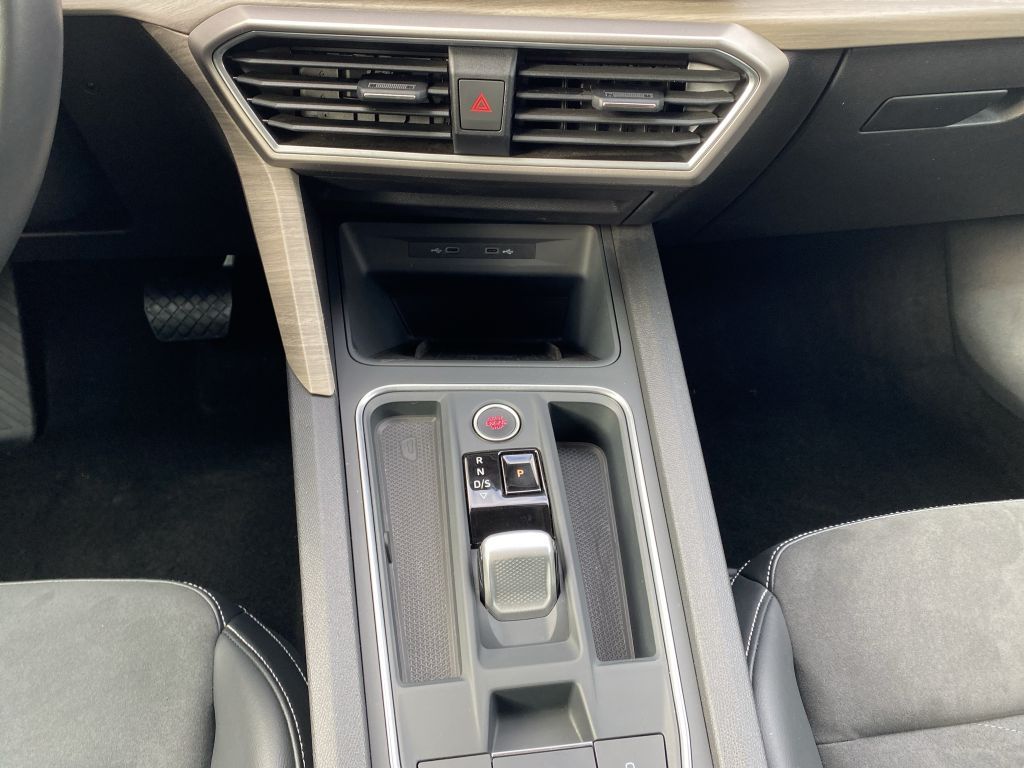 Fahrzeugabbildung SEAT Leon 1.5 eTSI ACT OPF DSG Xcellence