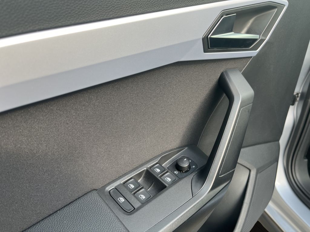 Fahrzeugabbildung SEAT Arona 1.5 TSI OPF DSG FR