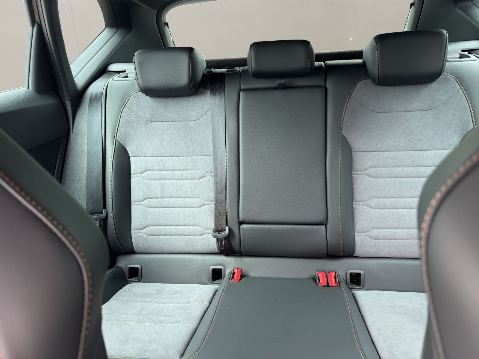 Fahrzeugabbildung CUPRA Ateca VZ 2.0 TSI 4Drive DSG Tribe Edition