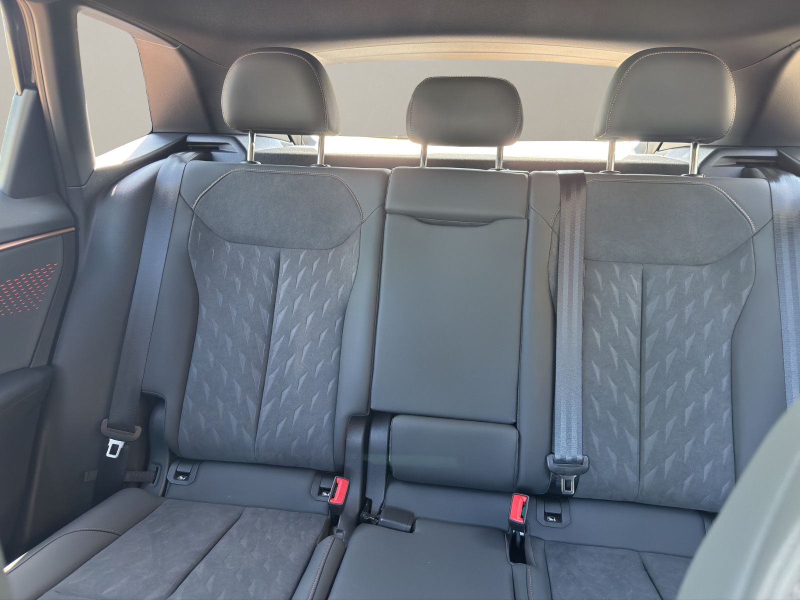 Fahrzeugabbildung CUPRA Terramar 2.0 TSI 195 kW 4Drive VZ