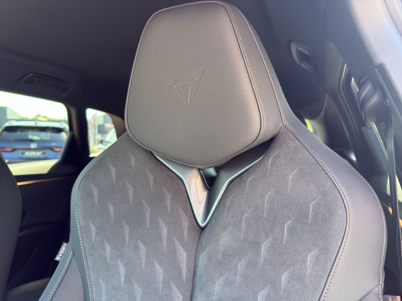 Fahrzeugabbildung CUPRA Terramar 2.0 TSI 195 kW 4Drive VZ