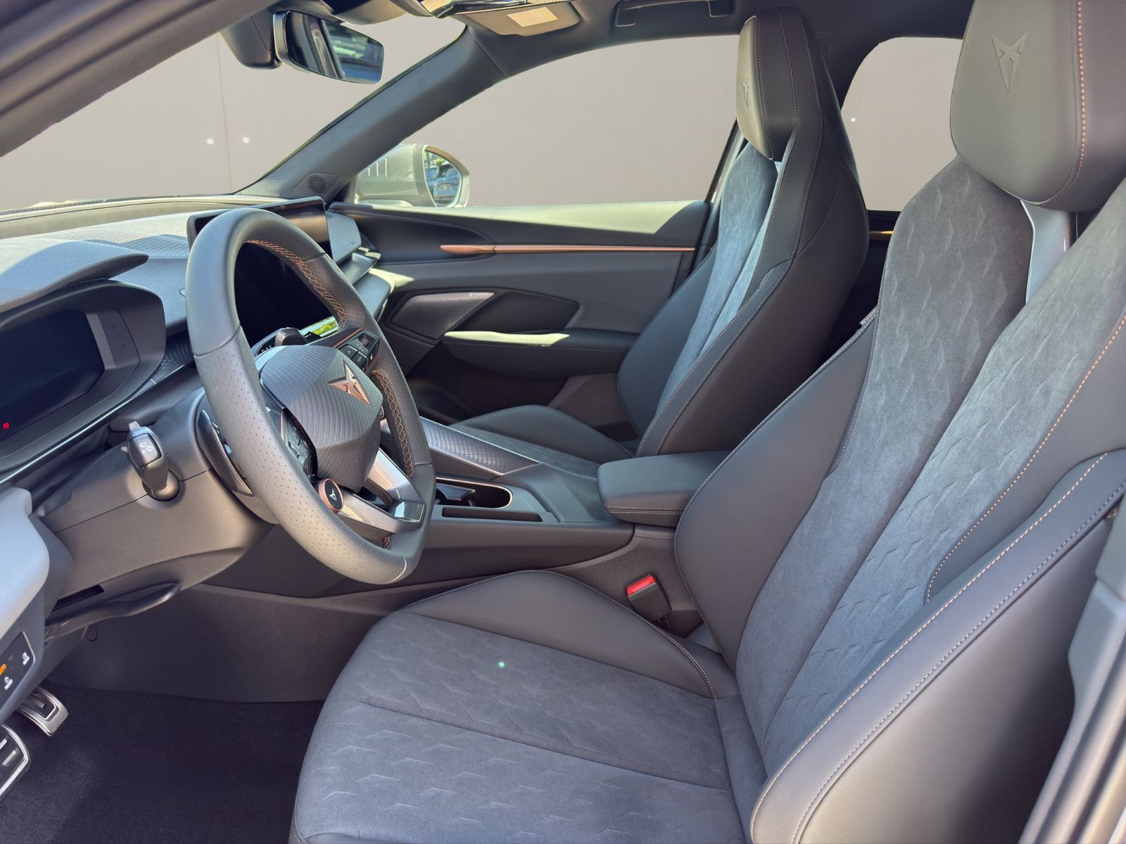 Fahrzeugabbildung CUPRA Terramar 2.0 TSI 195 kW 4Drive VZ